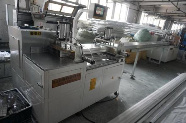 半年内在风暴订购3台全自动风暴注册，初次竟为采购锯片而来